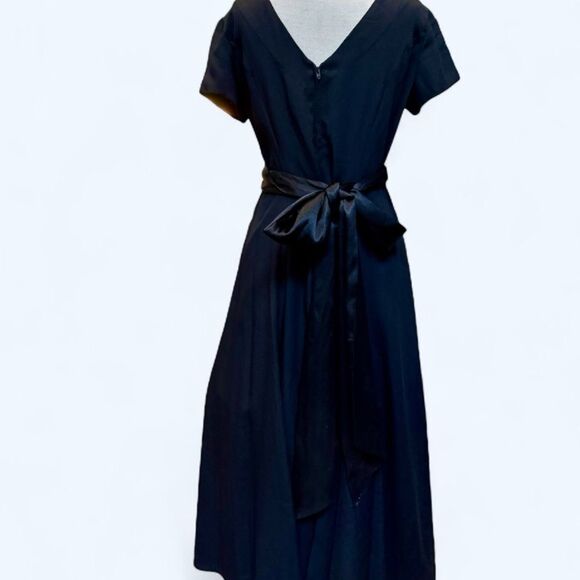 Vintage 1940s/50s Custom Matte Satin Hourglass Dress | Hollywood Event Piece. - Picture 4 of 10